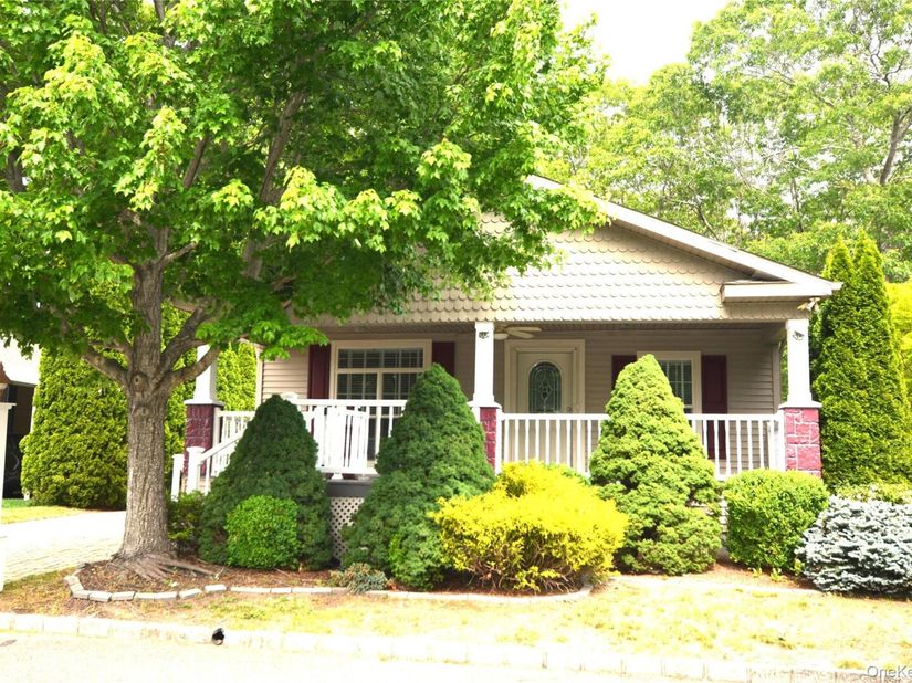 1661 Old Country Road 516, Riverhead NY 11901