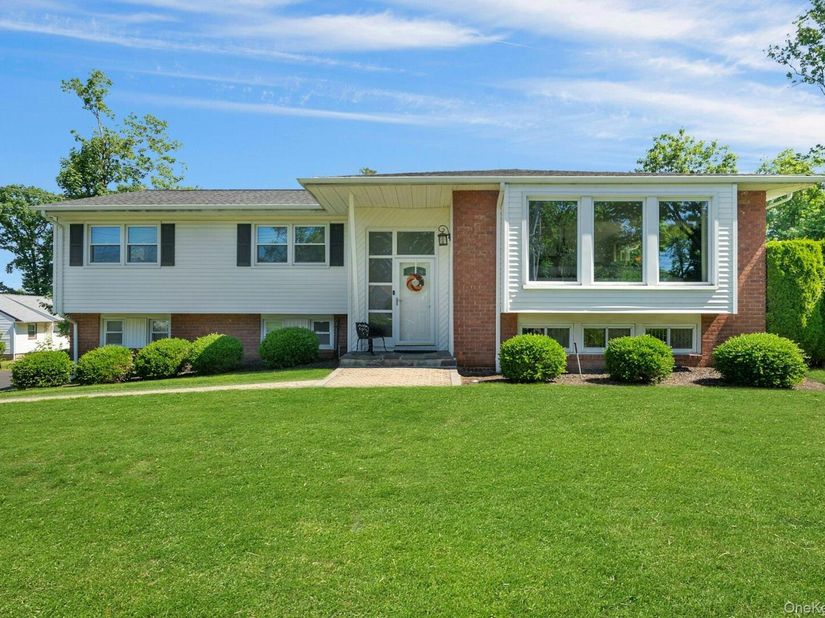 101 Windsor Oval, New Rochelle NY 10805