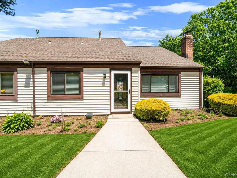 515 Picasso Way 515, Middle Island NY 11953