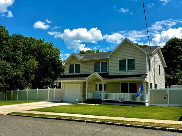 285 Daniel Street, Lindenhurst NY 11757