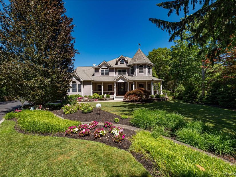 67 Sunny Road, Saint James NY 11780