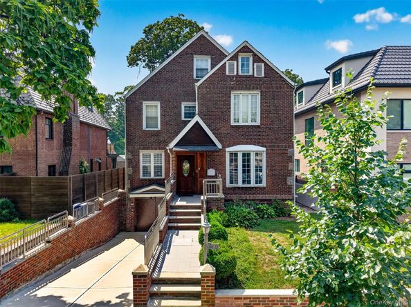 186-32 Avon Road, Jamaica Estates NY 11432
