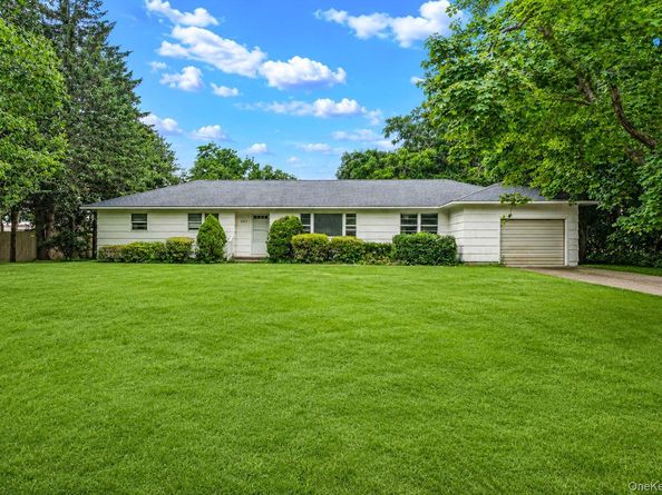 685 Village Lane, Mattituck NY 11952