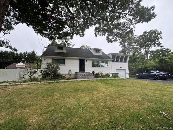 233 S 15th Street, Lindenhurst NY 11757