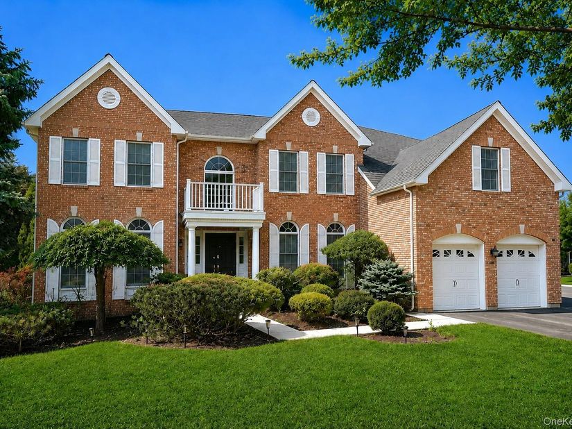16 Eagle Court, White Plains NY 10605