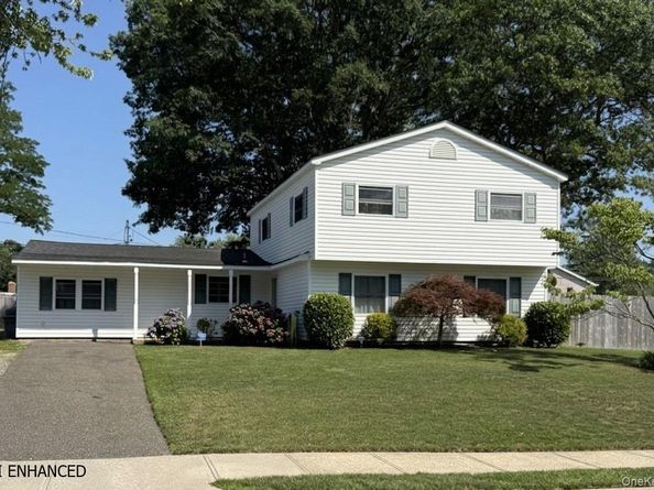 9 College Hills Drive, Farmingville NY 11738