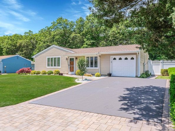 150 Rosemont Avenue, Farmingville NY 11738