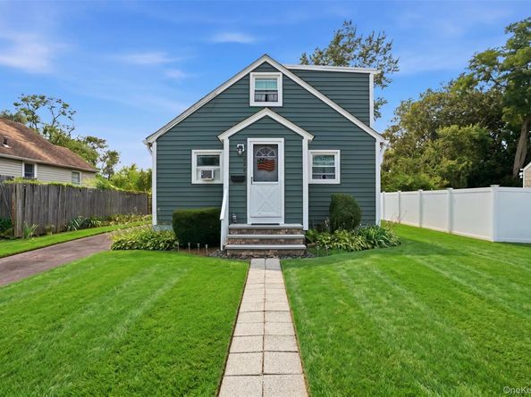 235 N 7th Street, Lindenhurst NY 11757