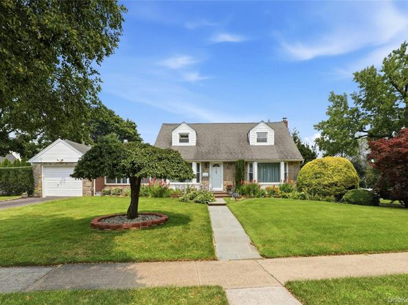 70 Birchwood Drive, New Hyde Park NY 11040