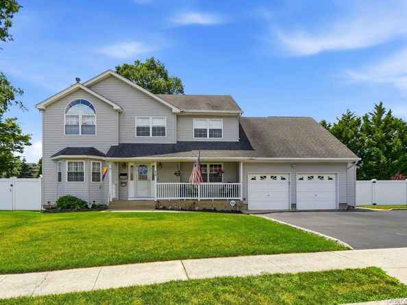 35 Dennis Lane, Bethpage NY 11714
