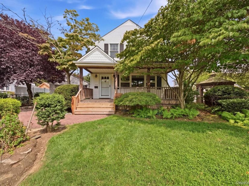 496 Windsor Place, Oceanside NY 11572
