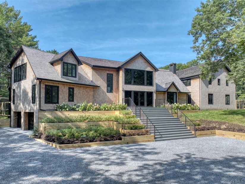 560 Little Noyac Path, Water Mill NY 11976