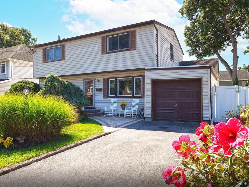 108 Connecticut Avenue, Massapequa NY 11758