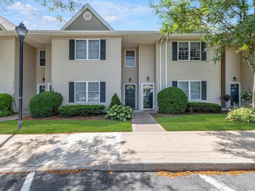 1118 Savoy Drive, Melville NY 11747