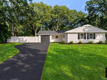 35 Winside Lane
