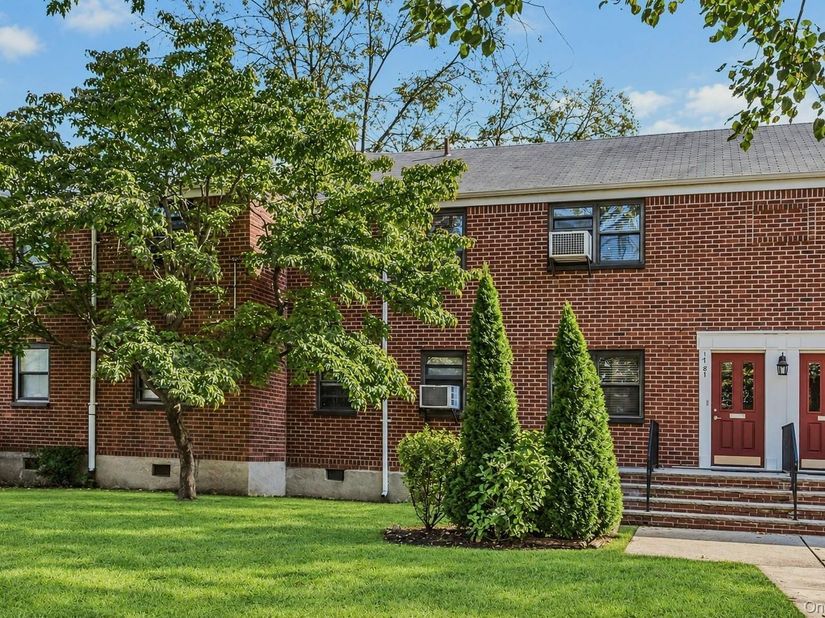 17-81 166th Street 327, Whitestone NY 11357