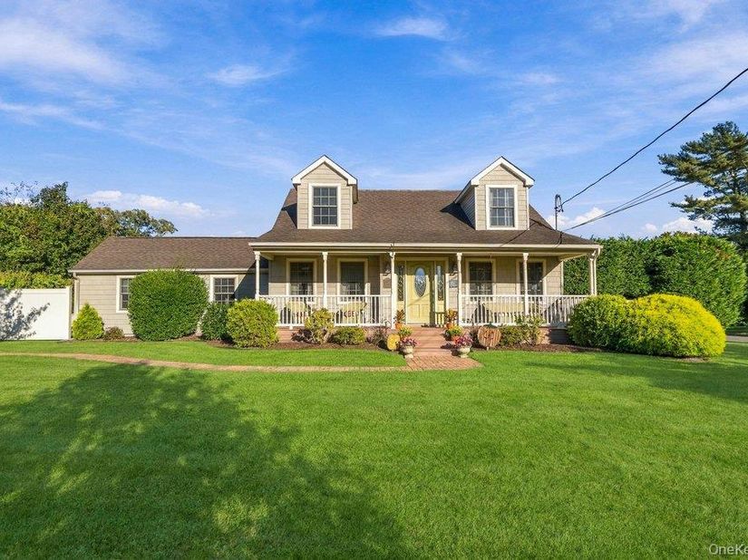 837 Smithtown Avenue, Bohemia NY 11716