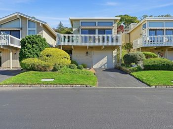 8 Fairwind Court