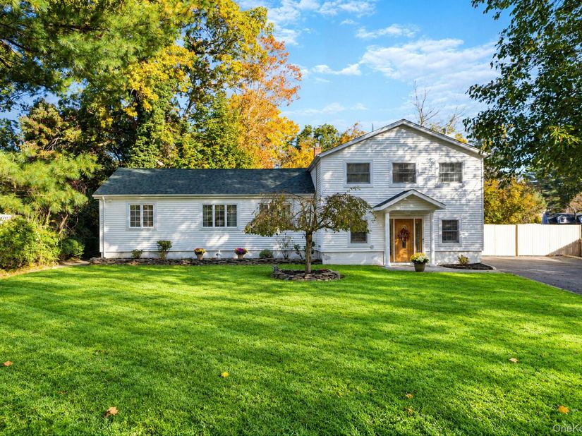 21 Huntington Road, Sound Beach NY 11789