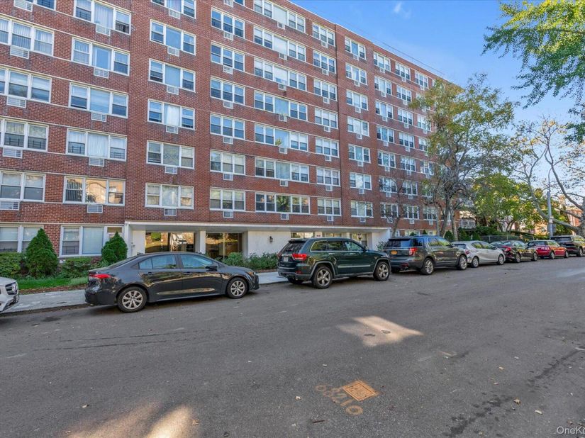 172-70 Highland Avenue 6B, Jamaica Estates NY 11432
