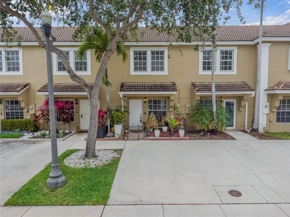 716 SW 122nd Ave, Pembroke Pines FL 33025