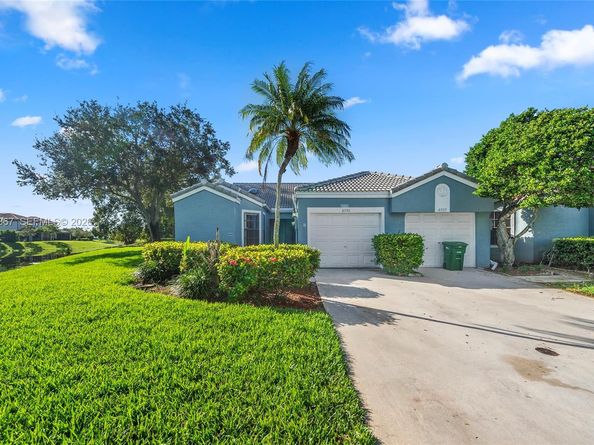 8220 Waterford Ln, Tamarac FL 33321