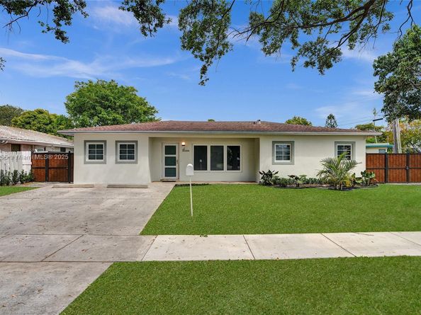 2125 Alamanda Dr, North Miami FL 33181