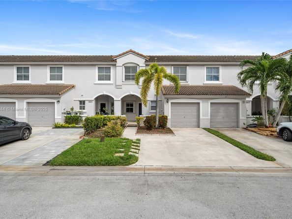 16829 SW 1st Mnr, Pembroke Pines FL 33027