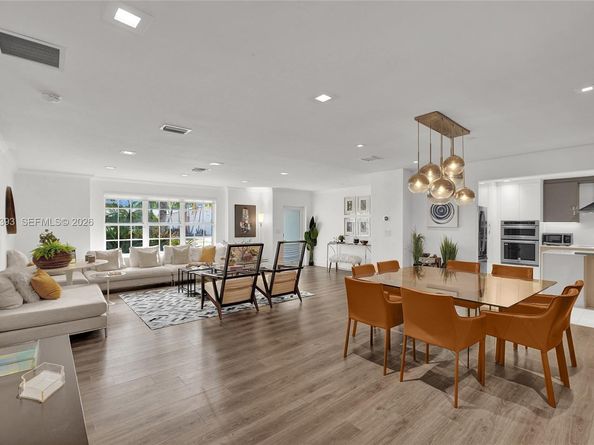 2301 NE 196th St, Miami FL 33180