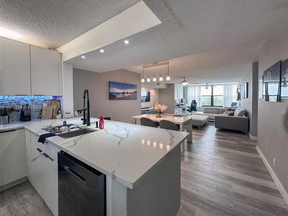 2766 S Carambola Cir S 404, Coconut Creek FL 33066