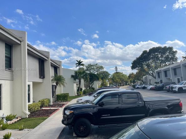 1177 NW 98th Ter 132, Pembroke Pines FL 33024