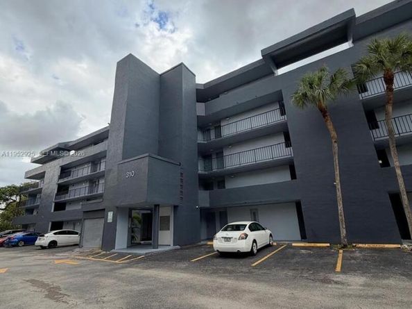 310 Fontainebleau Blvd 206, Miami FL 33172