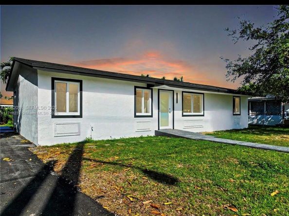 1749 SW 8th St, Homestead FL 33030