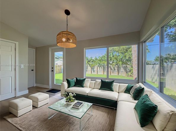 1813 SW 10th St, Fort Lauderdale FL 33312