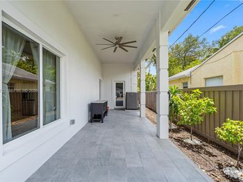 635 SW 9th St