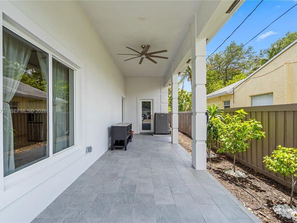 635 SW 9th St, Hallandale Beach FL 33009