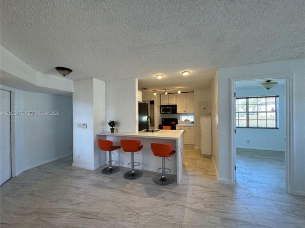 8630 SW 3rd St 101, Pembroke Pines FL 33025