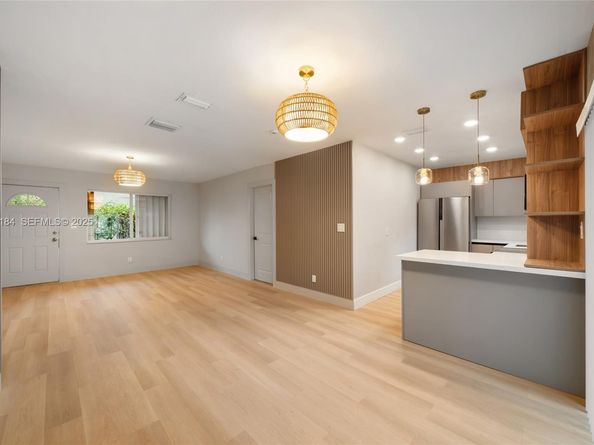 2350 NW 56th St, Miami FL 33142