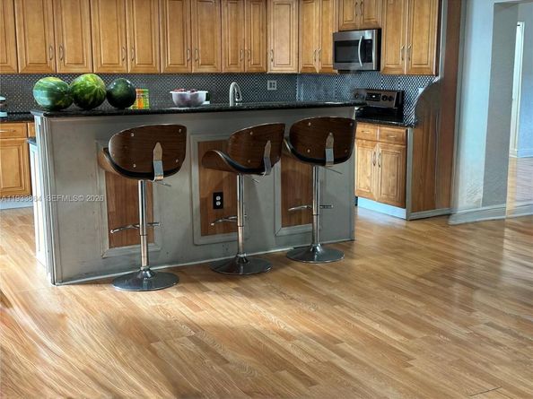 2860 NW 207th St, Miami Gardens FL 33056