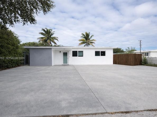 6305 Hayes St, Hollywood FL 33024