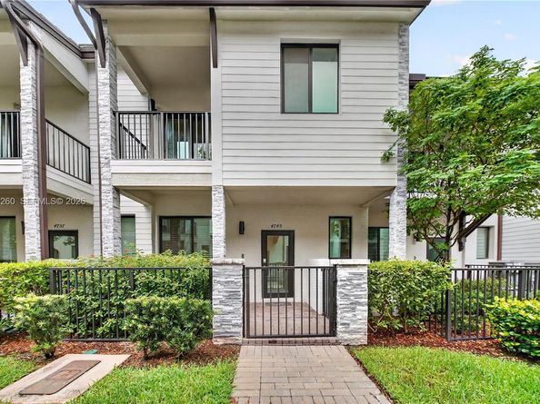 4745 NW 83rd Pkwy, Doral FL 33166