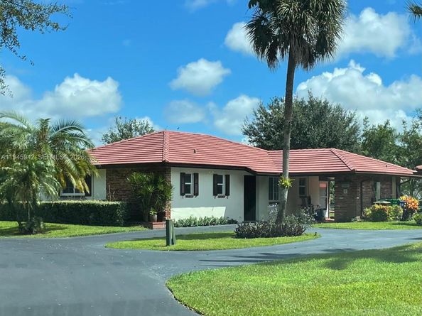 9065 Thunderbird Dr, Coral Springs FL 33065