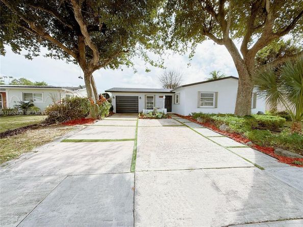 6360 SW 9th Pl, North Lauderdale FL 33068