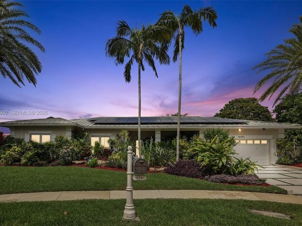 16751 Waters Edge Dr, Weston FL 33326