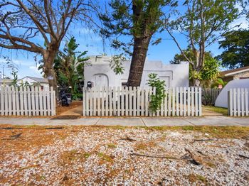 224 SW 14th St