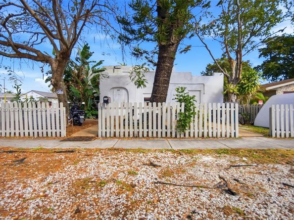 224 SW 14th St, Dania Beach FL 33004