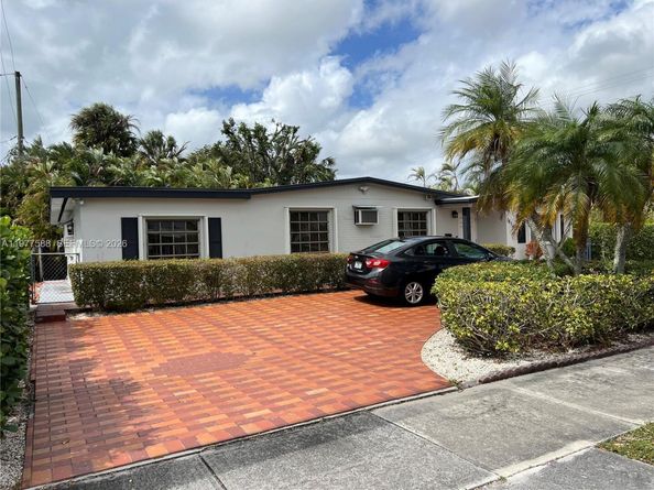 18160 NW 82nd Ave, Hialeah FL 33015