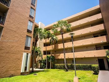 9110 Fontainebleau Blvd