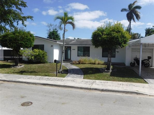 2020 NE 203rd St, Miami FL 33179