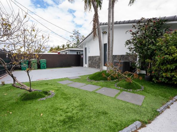 1851-1853 NW 22nd Pl, Miami FL 33125